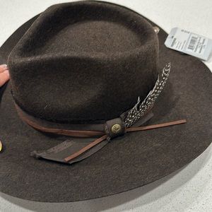 Peter Grimm Whiskey river wool fedora with feather band detail! L/xl
